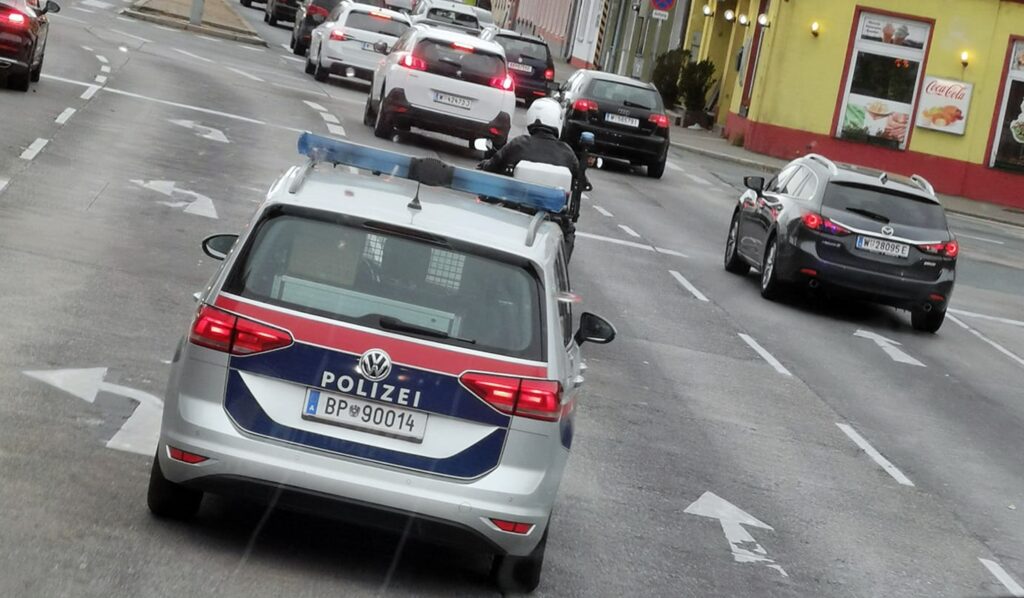 Un român agresiv a fost reținut de polițiștii austrieci. A sărit la bătaie