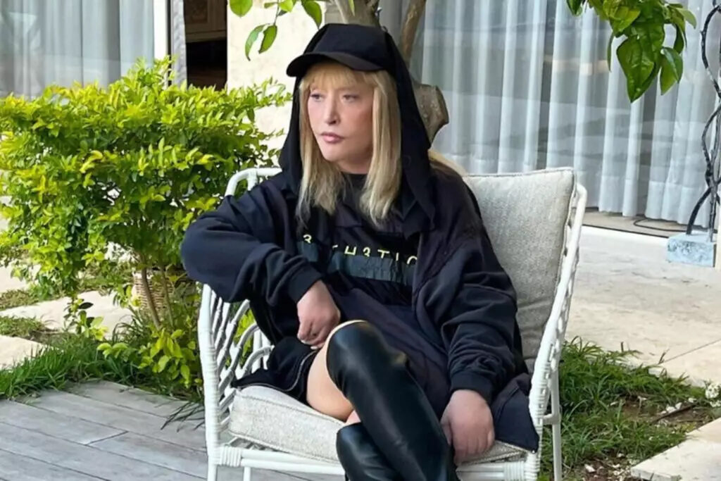 Alla Pugaciova, suplă şi tonică. Parcă are 20 de ani