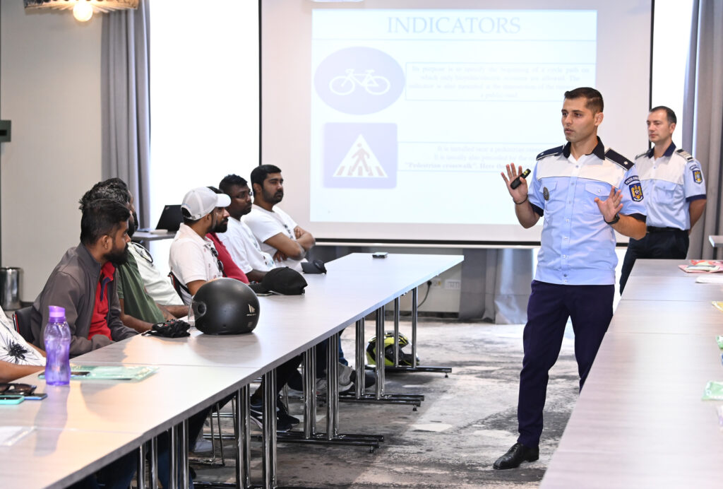 Curs de siguranță rutieră pentru livratorii de mâncare. Inițiativa Brigăzii Rutiere