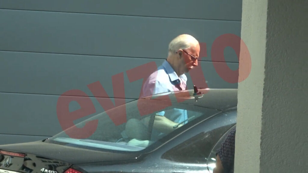 Exclusiv. Octavian Bellu, în pas vioi prin Dorobanți. Fostul antrenor nu-și arată vârsta. Video