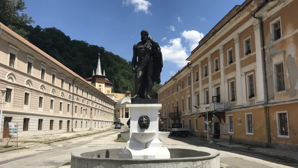 Stațiunea renăscută a României. A fost luată cu asalt de turiști, în această vară