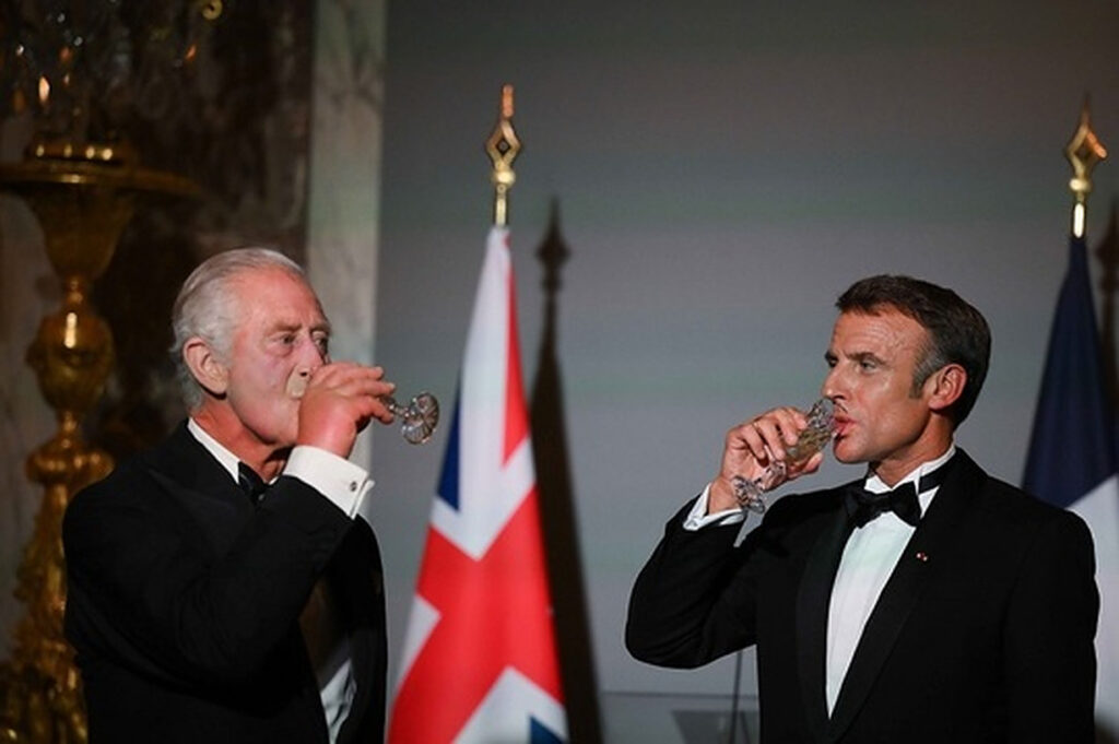Macron, criticat pentru cheltuieli excesive la cina în onoarea Regelui Charles. Sumă colosală pentru protocol