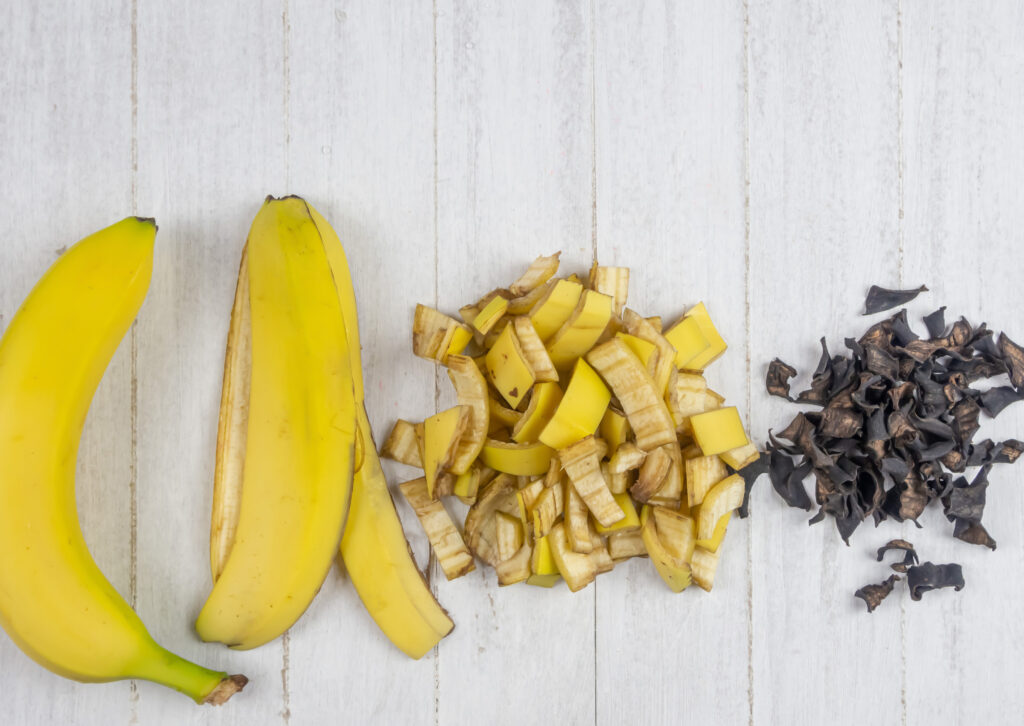 Nu arunca coaja de la banane. Șapte moduri în care o poți folosi