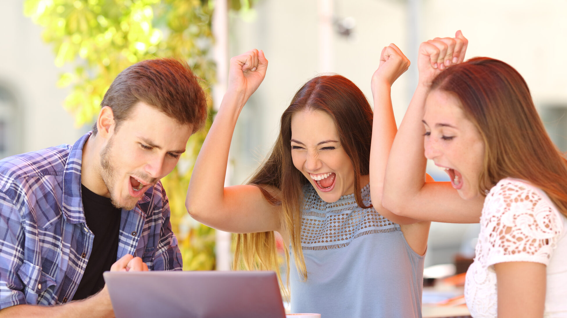 Se anunță noroc pentru trei zodii. Universul are planuri mari pentru ele