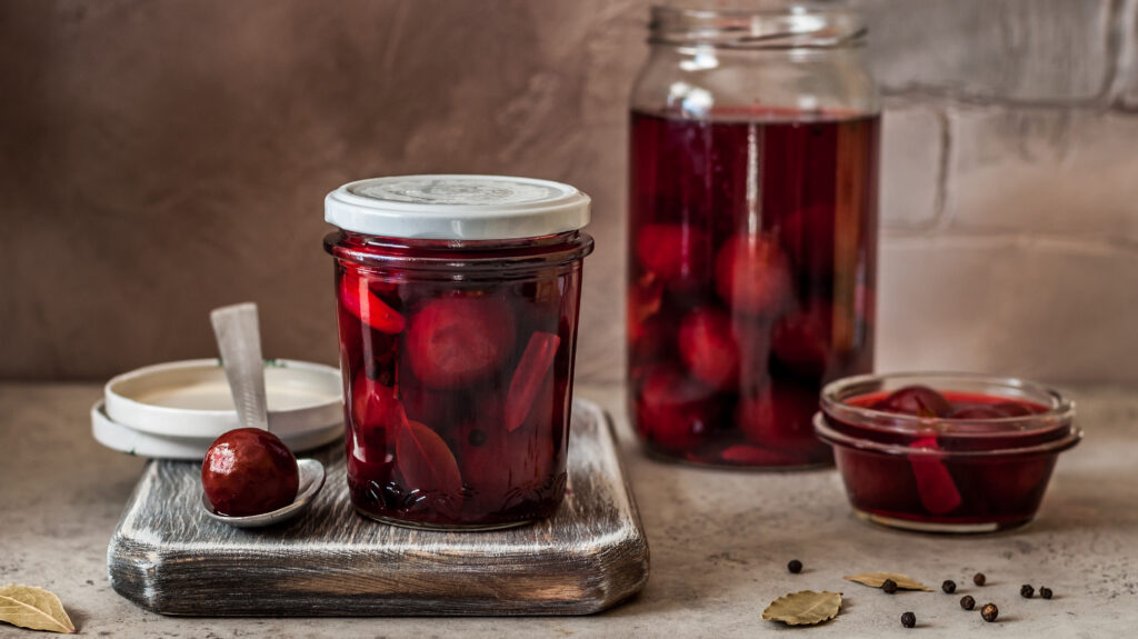 Rețetă de prune marinate cu usturoi. Aveți nevoie de câteva ingrediente