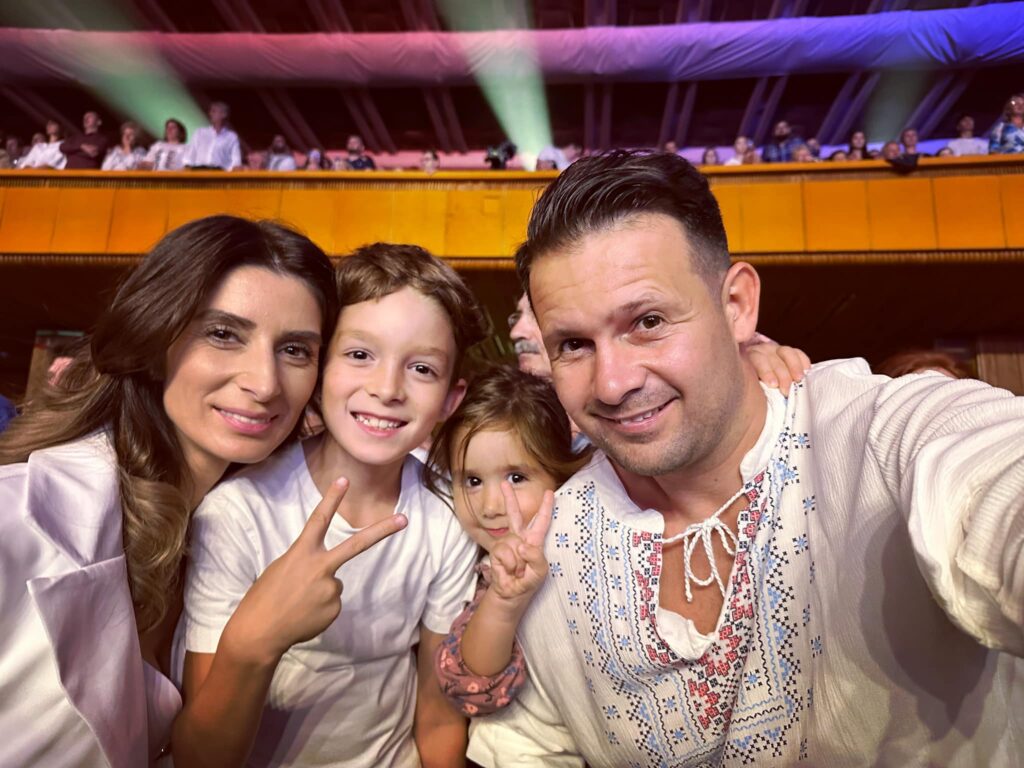 Ce meserie are, de fapt, magicianul Robert Tudor. Putea câștiga sume uriașe