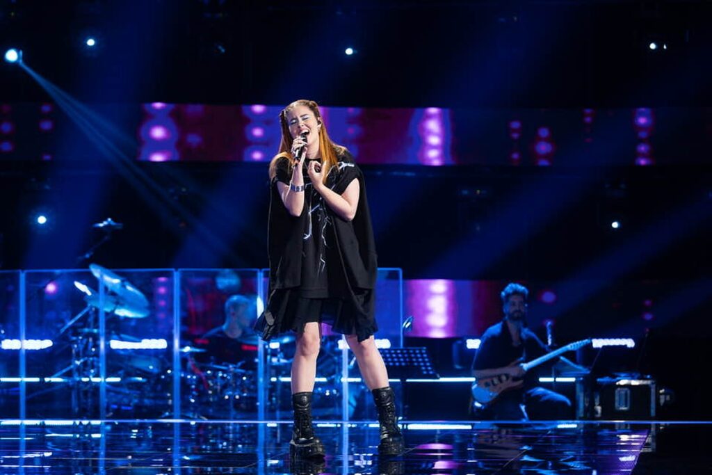 S-a remarcat la doar 17 ani. Cine este concurenta care i-a cucerit pe jurații de la Vocea României