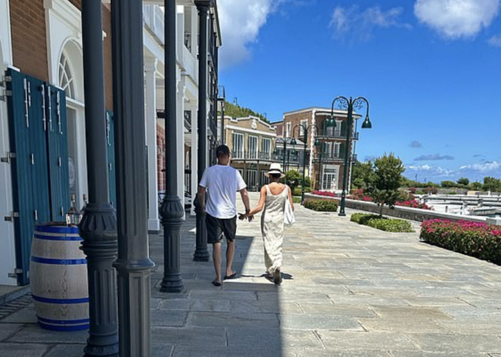 Harry și Meghan, surprinși într-o vacanță de vis. Foto