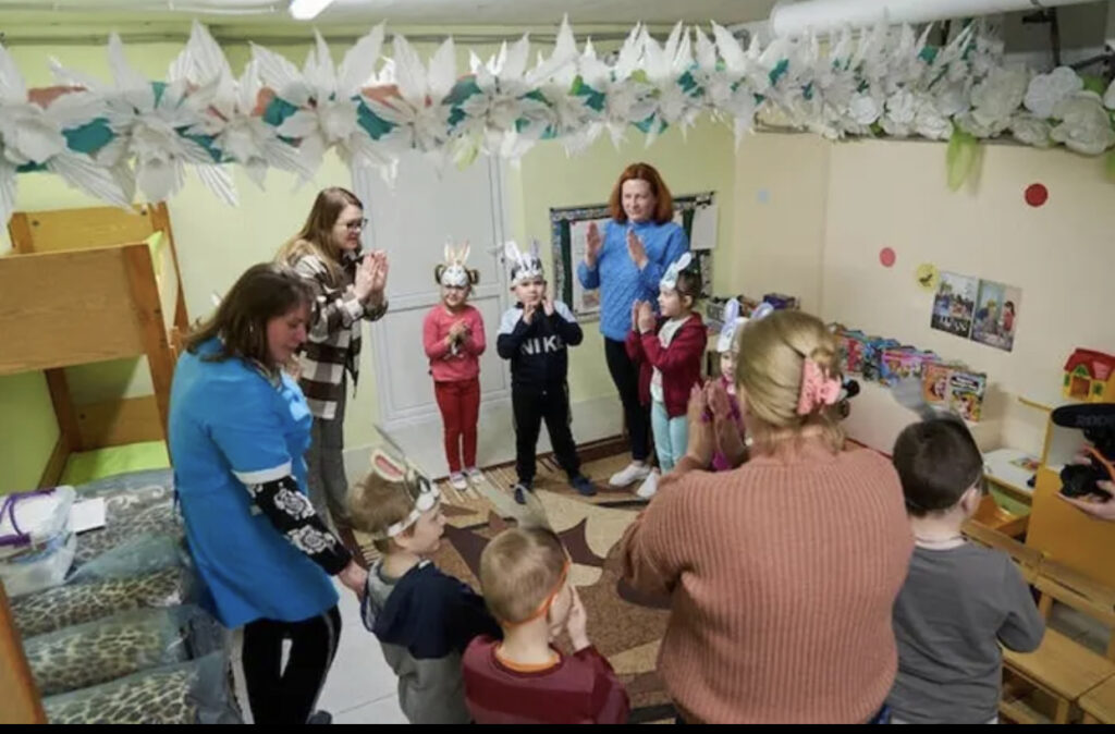 Copiii ucraineni vor învăța într-o școală subterană