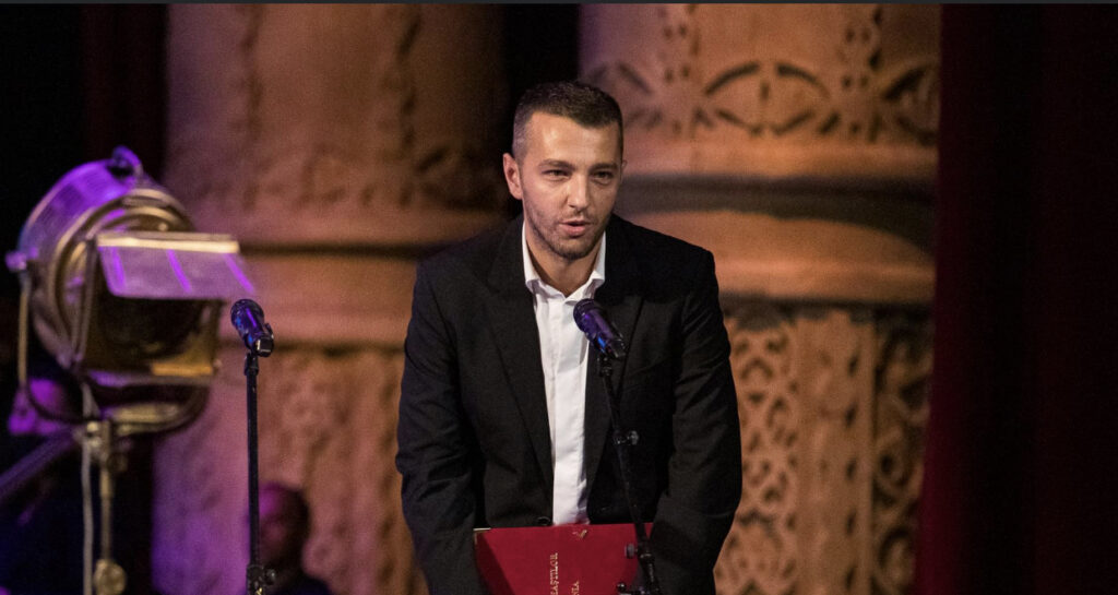 Matei Stratan se pregătește de nuntă. A pus ochii pe fata unui bogătaș