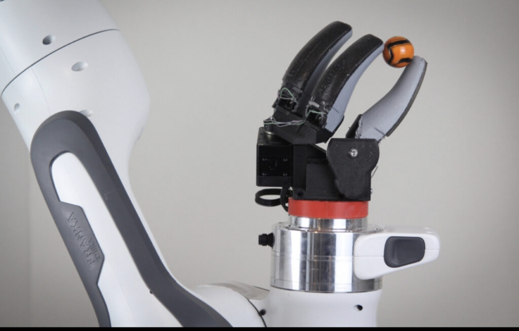 Salt uriaș pentru tehnologie. A fost creat degetul robot cu simț tactil