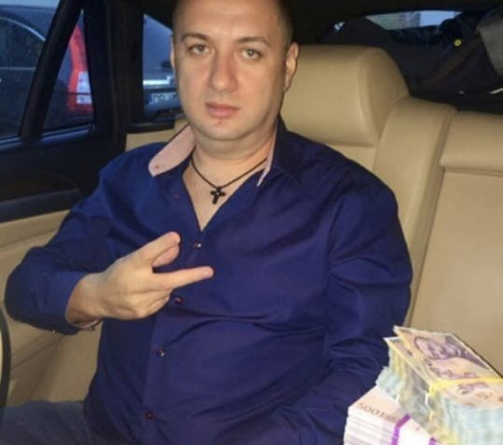 Leo de la Strehaia oferă recompensă celor ce îl ajută să-și găsească gălețile de aur