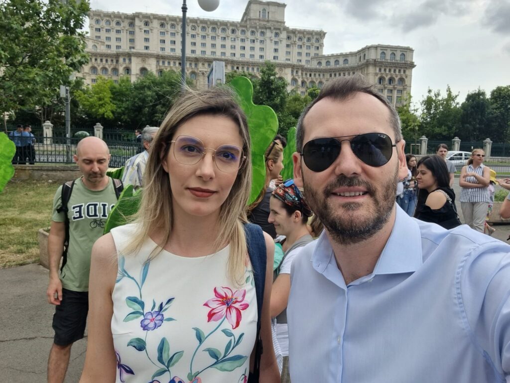 Incident bizar în Capitală. Viceprimar USR, ridicat de polițiști din toaleta unei școli