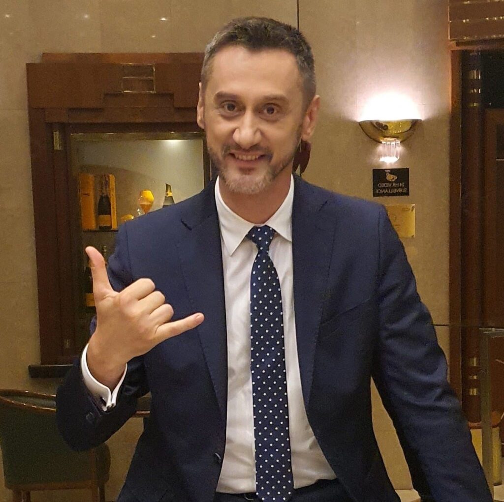 Prefectul de Olt, surprins pe contrasens. A fost pârât de jurnaliști