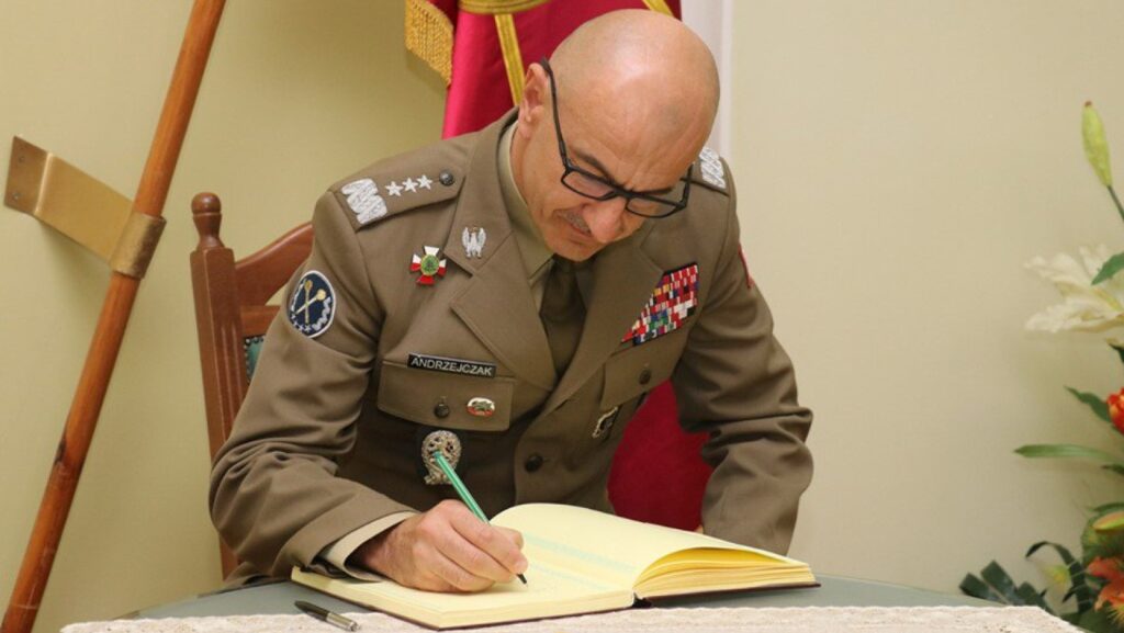 Armata poloneză, sub presiunea politicului. Doi comandanți importanți au demisionat