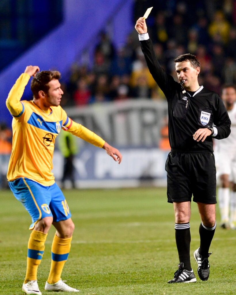 Acuzații grave în Superliga. Un fotbalist a luat galben intenționat pentru a câștiga la pariuri