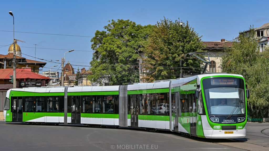Linia de tramvai, dilemă pentru şoferi. Când se poate circula peste ea