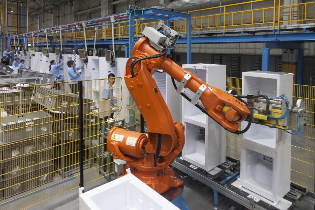 Turcii au planuri mari cu uzina Arctic Găești. Înlocuiesc numele cu un alt brand