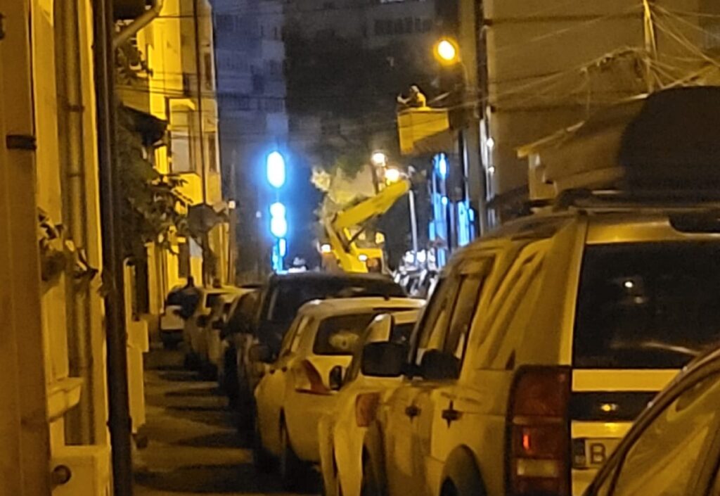Noaptea, ca hoții, oamenii lui Nicușor Dan ne-au tăiat cablurile de internet. Edilul a crezut că pedepsește companiile responsabile