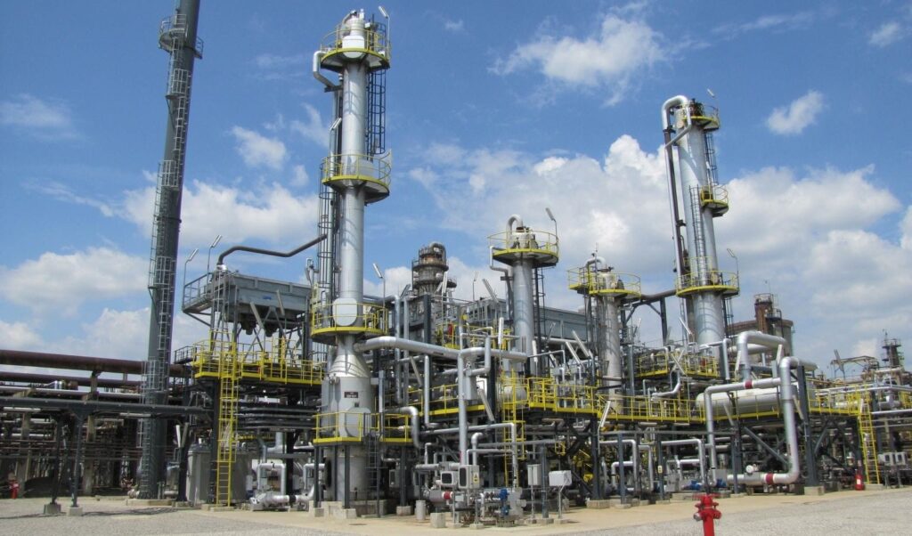 China suspendă exporturile de motorină și benzină din cauza tensiunilor din Orientul Mijlociu