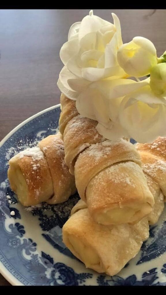 Rețeta tradițională de rulouri. Cannoli românești