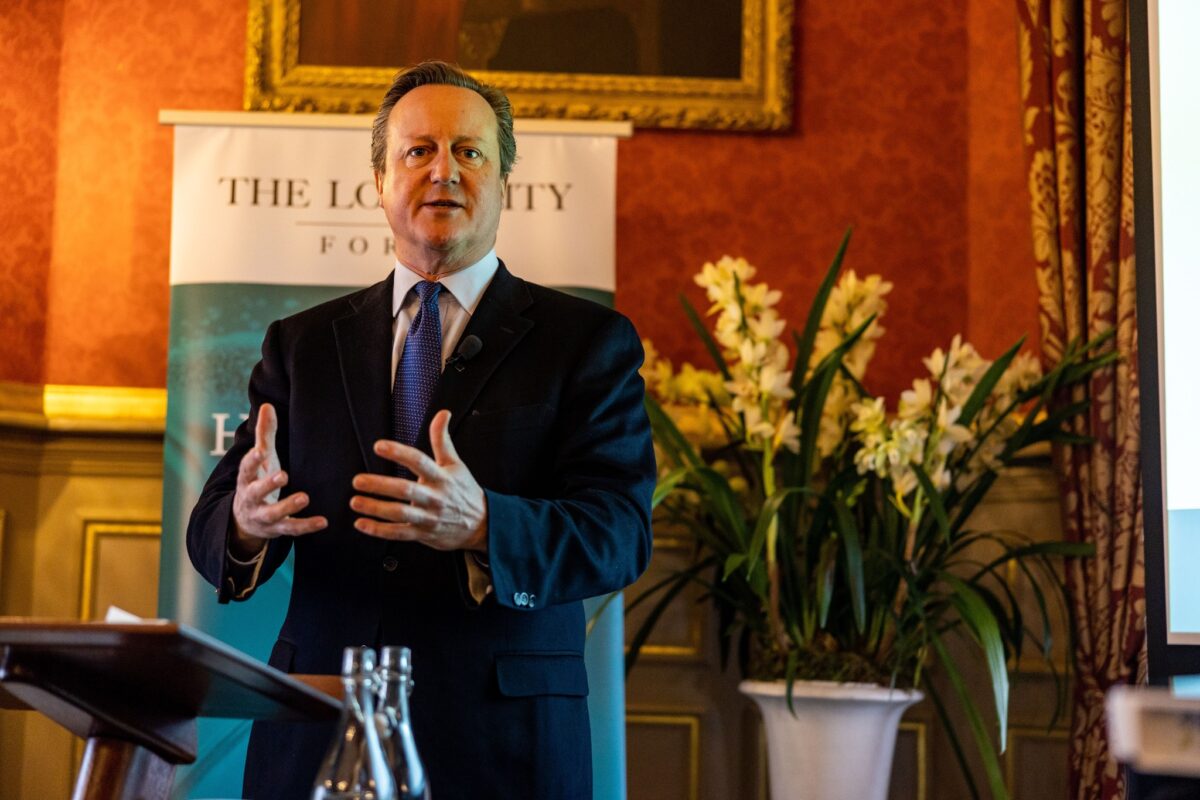 David Cameron, ministrul de Externe britanic, în vizită la Chișinău. Cu cine a avut întrevederi