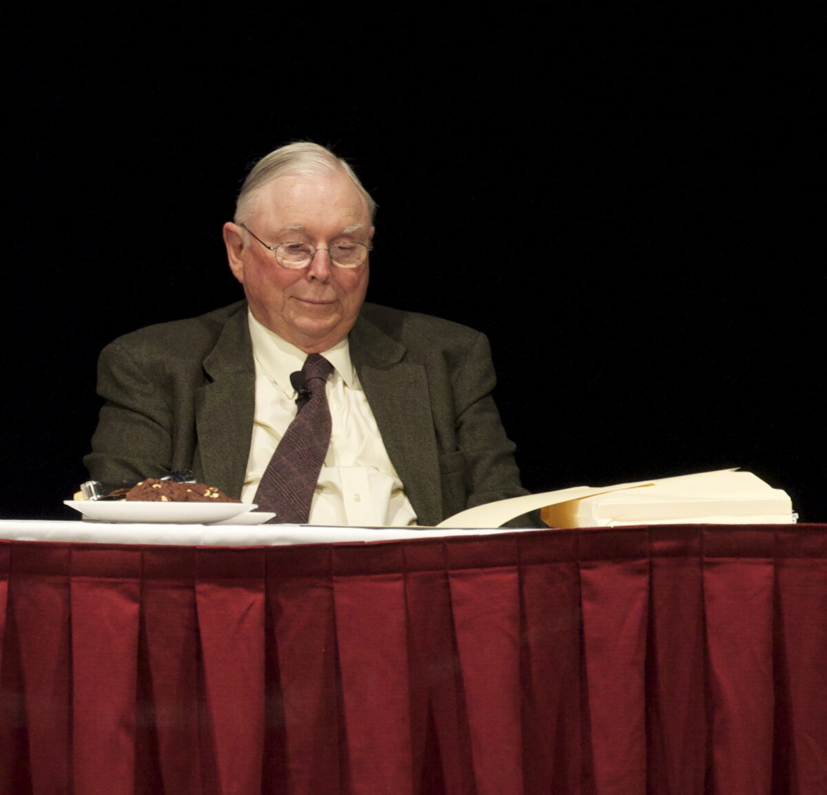 Cine a fost Charlie Munger, miliardarul care a murit la 99 de ani. A comparat Bitcoin cu bolile venerice