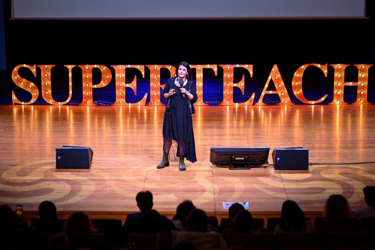 Conferința SuperTeach. Cum se pot armoniza relațiile dintre părinte, elev și profesor
