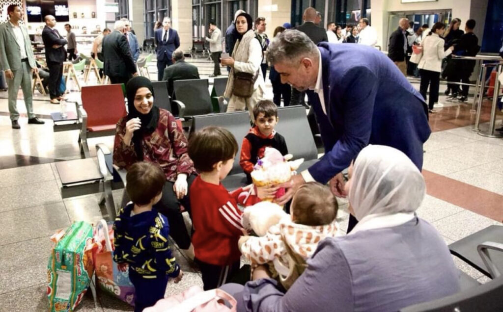 Românii rămași în Gaza vor fi evacuați. Frontiera Rafah, redeschisă