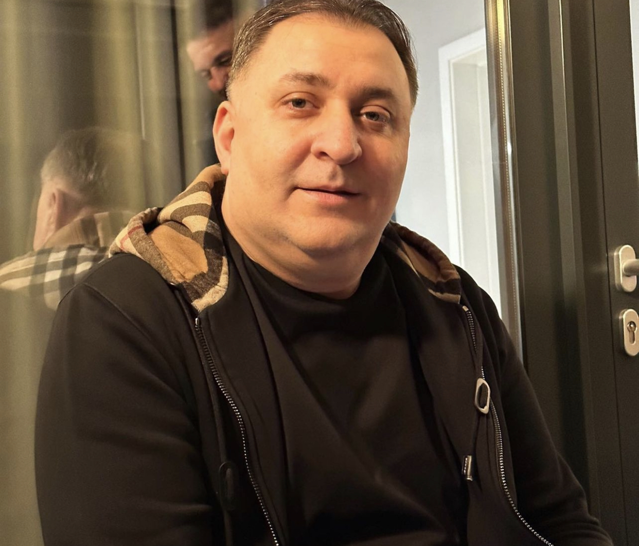 Vali Vijelie dezvăluie cum să împaci o femeie trădată. Care e rețeta succesului manelistului