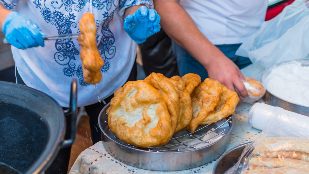 Celebra rețetă de langoși ungurești. Care este, de fapt, secretul