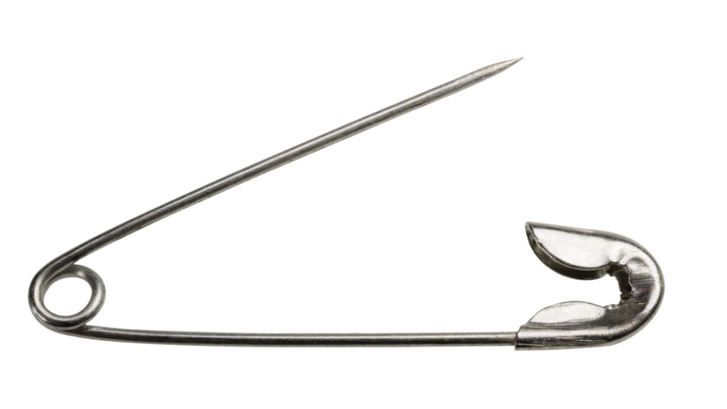 Cum a fost inventat acul de siguranță. Povestea pe care puțini o știu