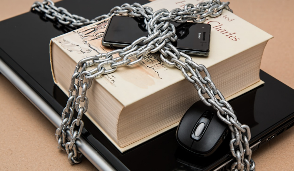 Cenzura, noua libertate. Cum sunt răpite vocea și identitatea pentru o lume mai bună