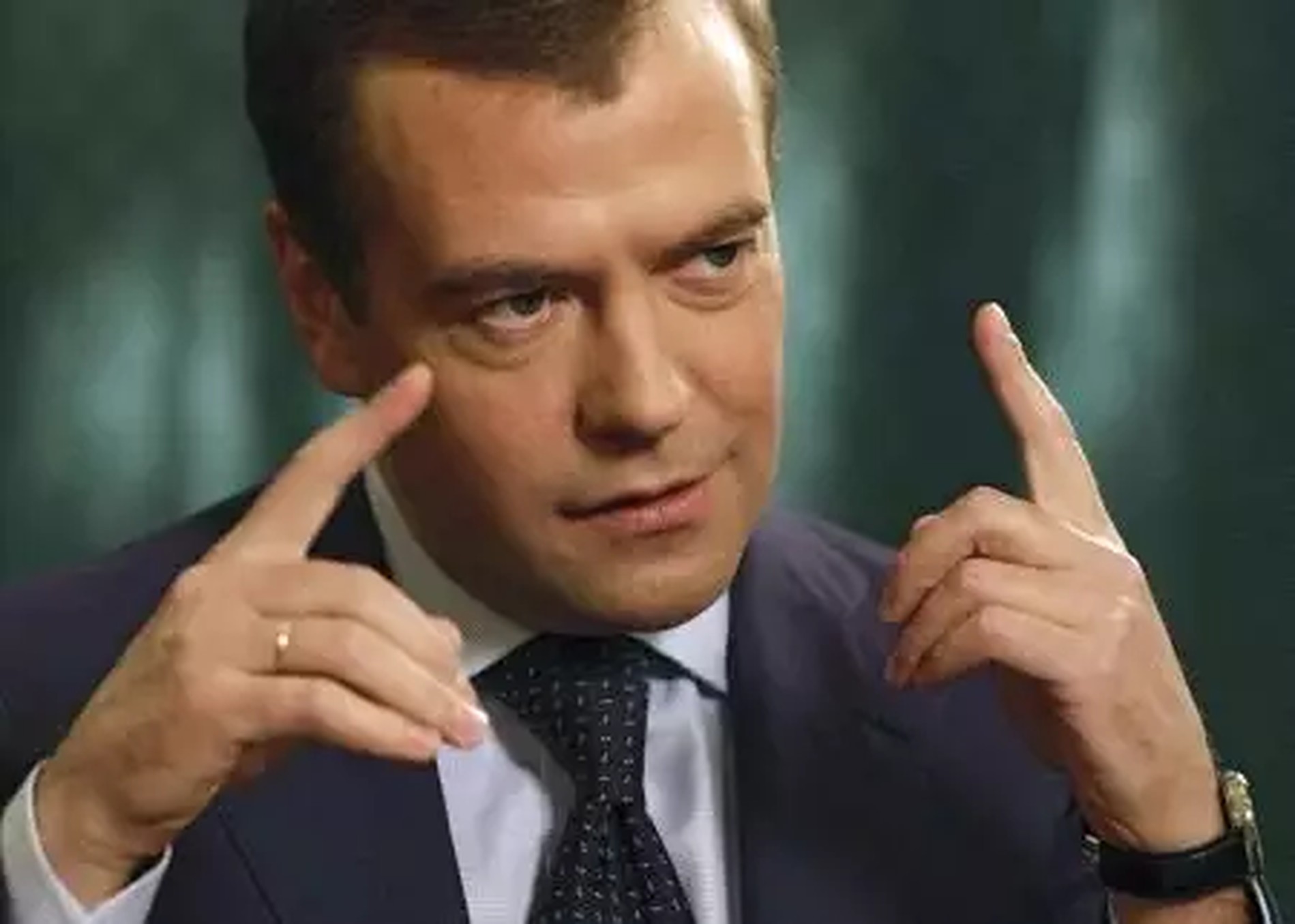 Dmitri Medvedev amenință diplomații europeni rămași la Kiev: Reduceți numărul de angajați