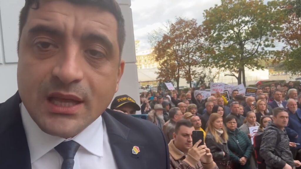 George Simion pune presiune pe CNA. Deputatul și-a adus susținătorii la sediul instituției de stat. Video