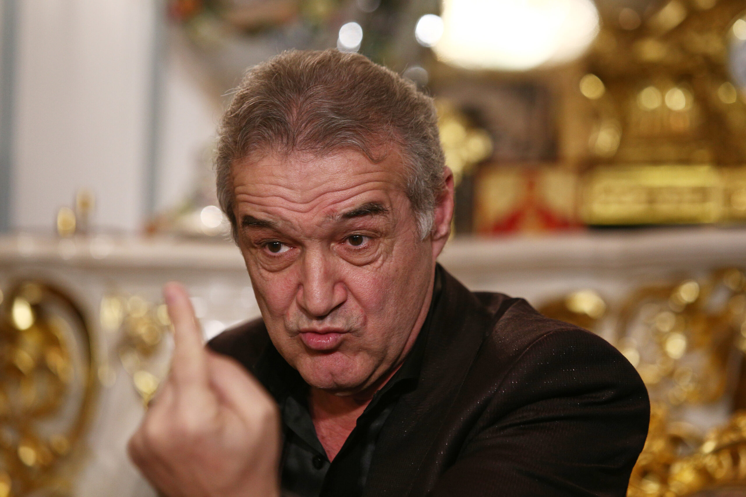 Becali a numit-o „pițipoancă” pe vicepremierul Oana Gheorghiu, în direct la televizor. Critici pentru listarea Romgaz și Transelectrica