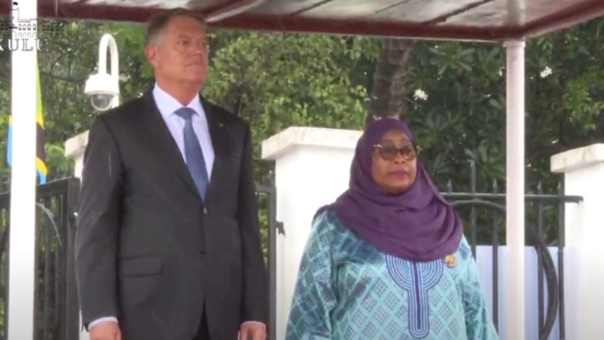 Klaus Iohannis, o nouă zi în turneul african. Președintele a fost primit de omologa sa din Tanzania. Update