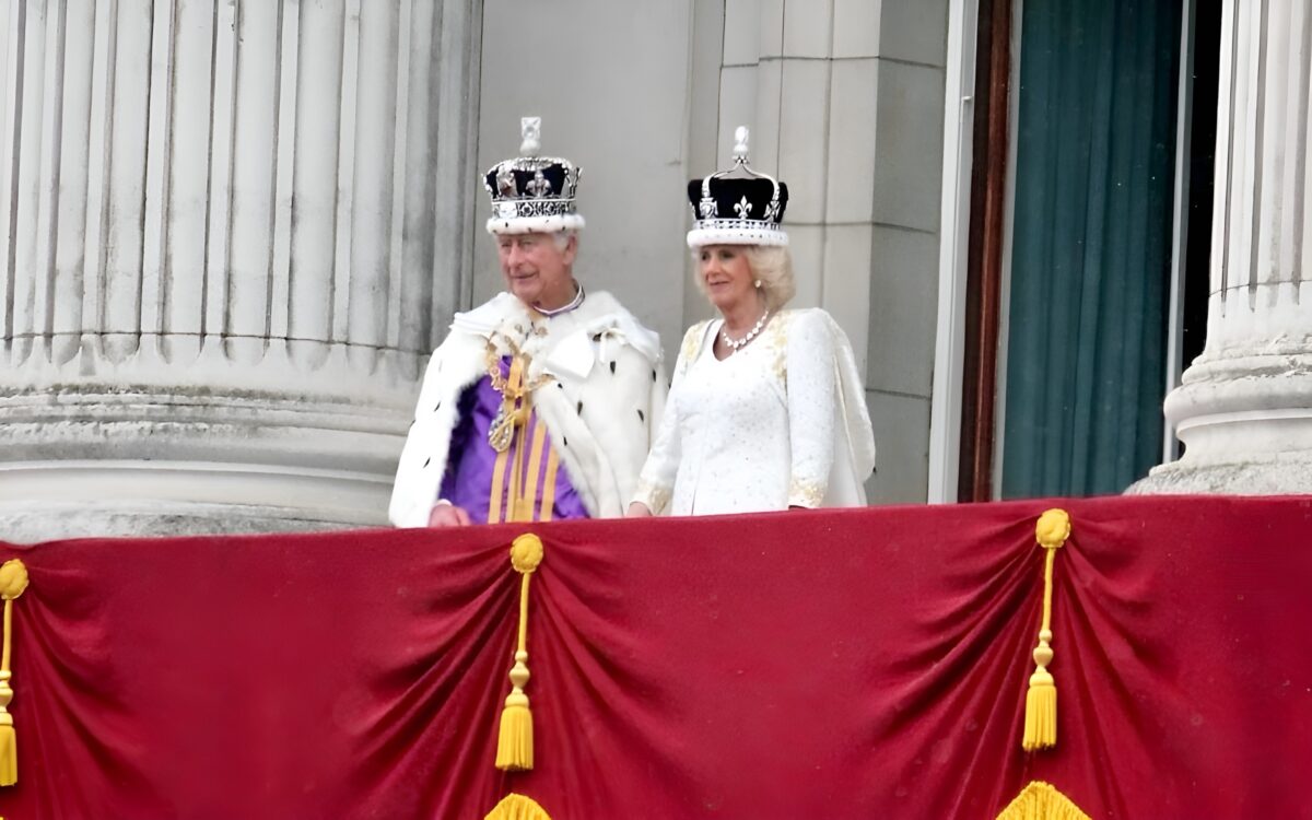 Fiul Reginei Camilla, pe urmele prințului Harry. Se pregătește să lanseze o carte
