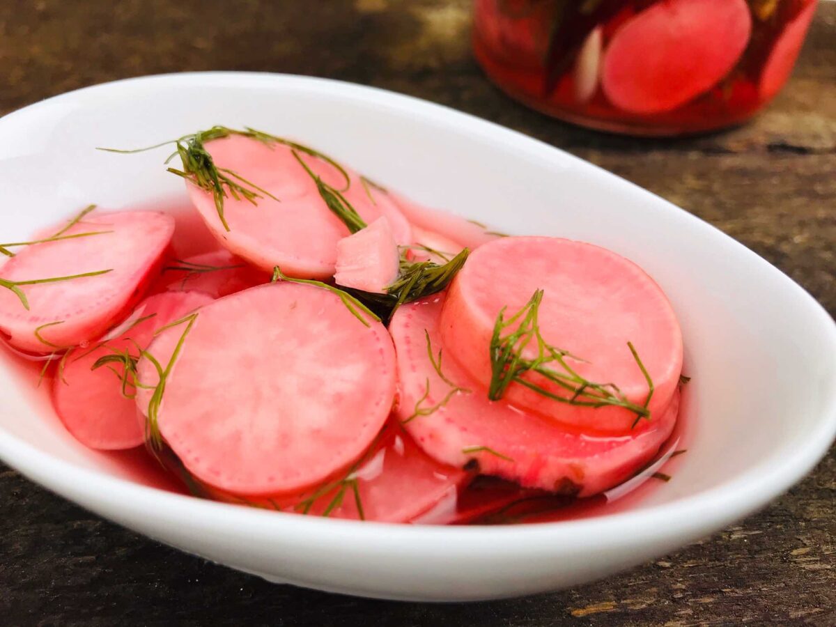 Reţetă de ridichi murate. Se prepară doar în 10 minute