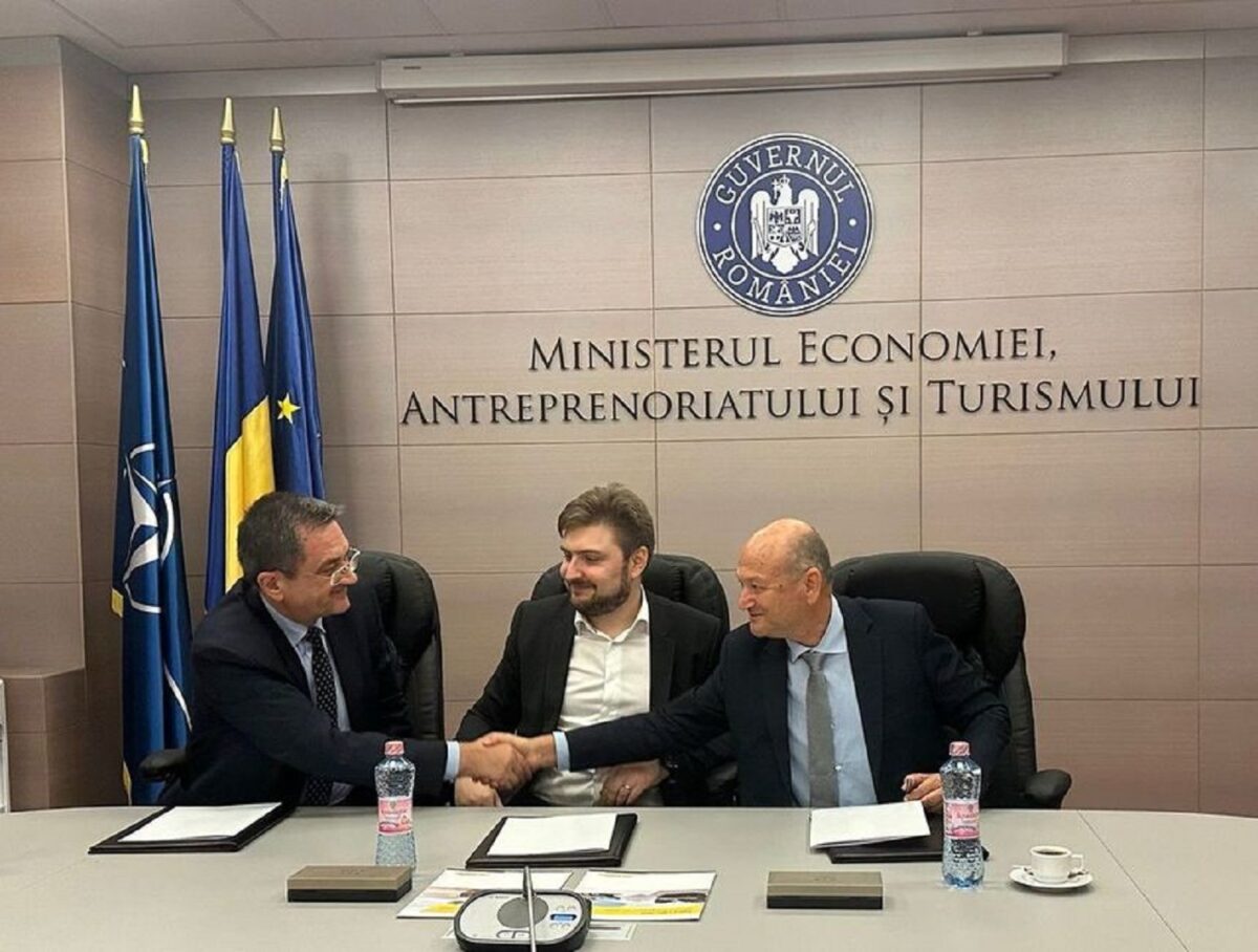 Romarm şi Elbit Systems, acord de cooperare. România va produce obuziere mobile avansate