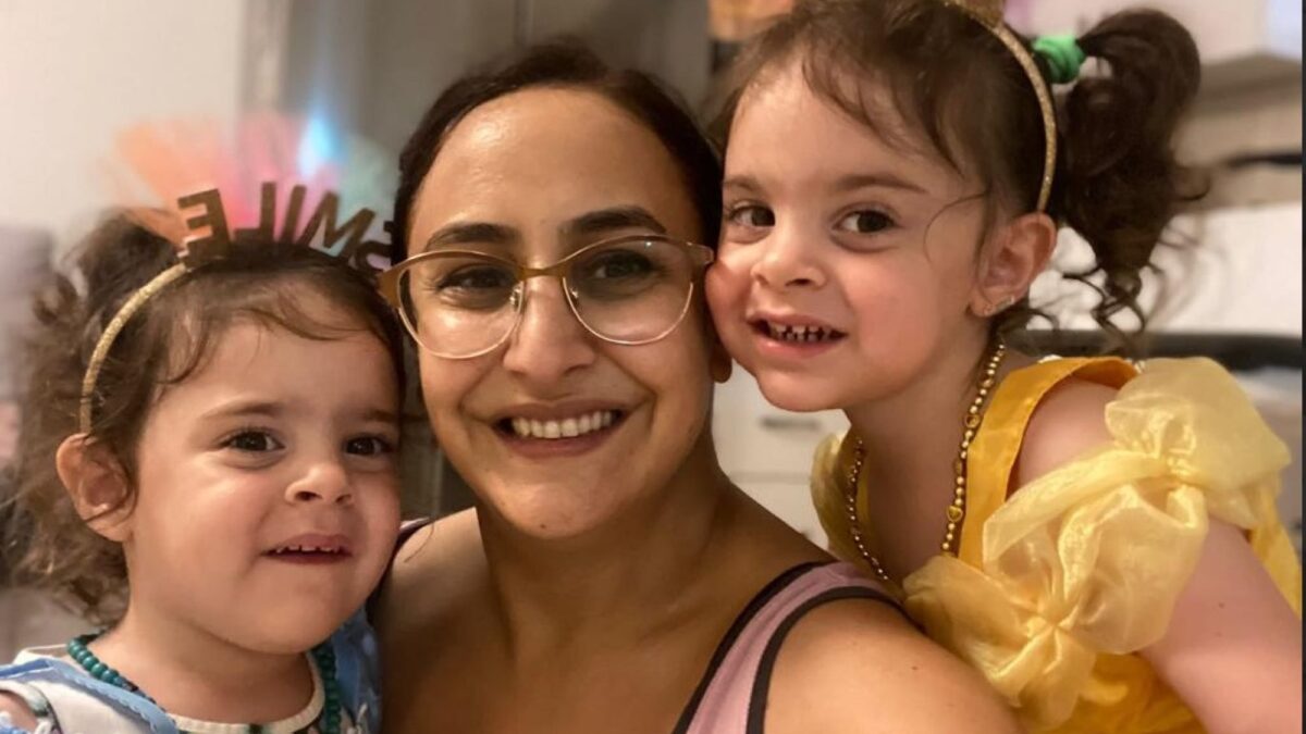 Hamas a eliberat alți cetățeni români. O mamă și gemenele ei s-au reunit cu familia