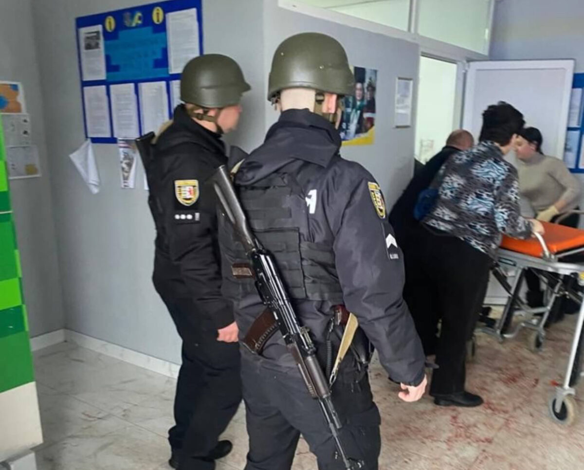 Un deputat din partidul lui Zelenski a detonat grenade în sala de ședințe. 6 persoane sunt în stare critică