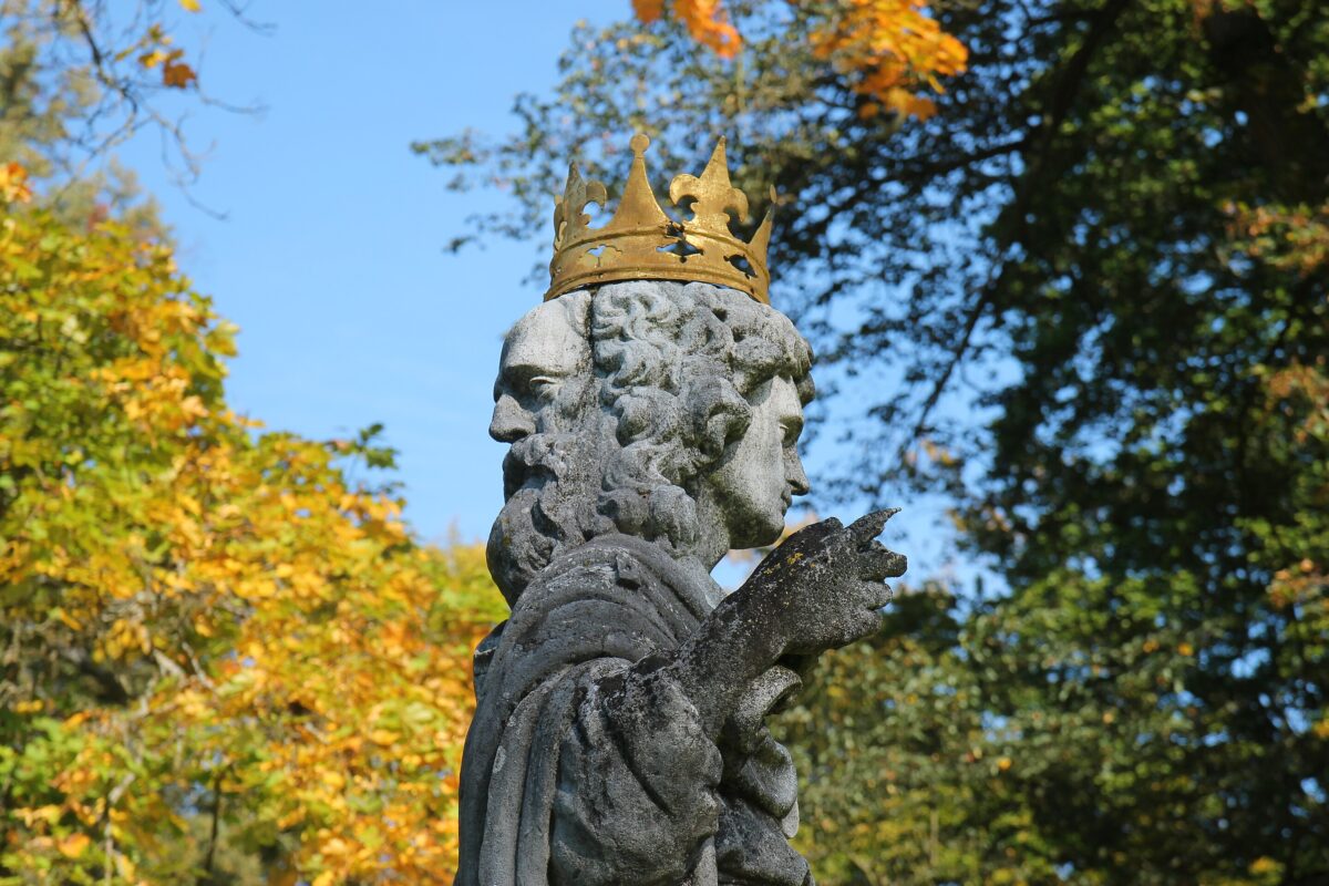 Numele lunii ianuarie provine de la un zeu roman cu două fețe