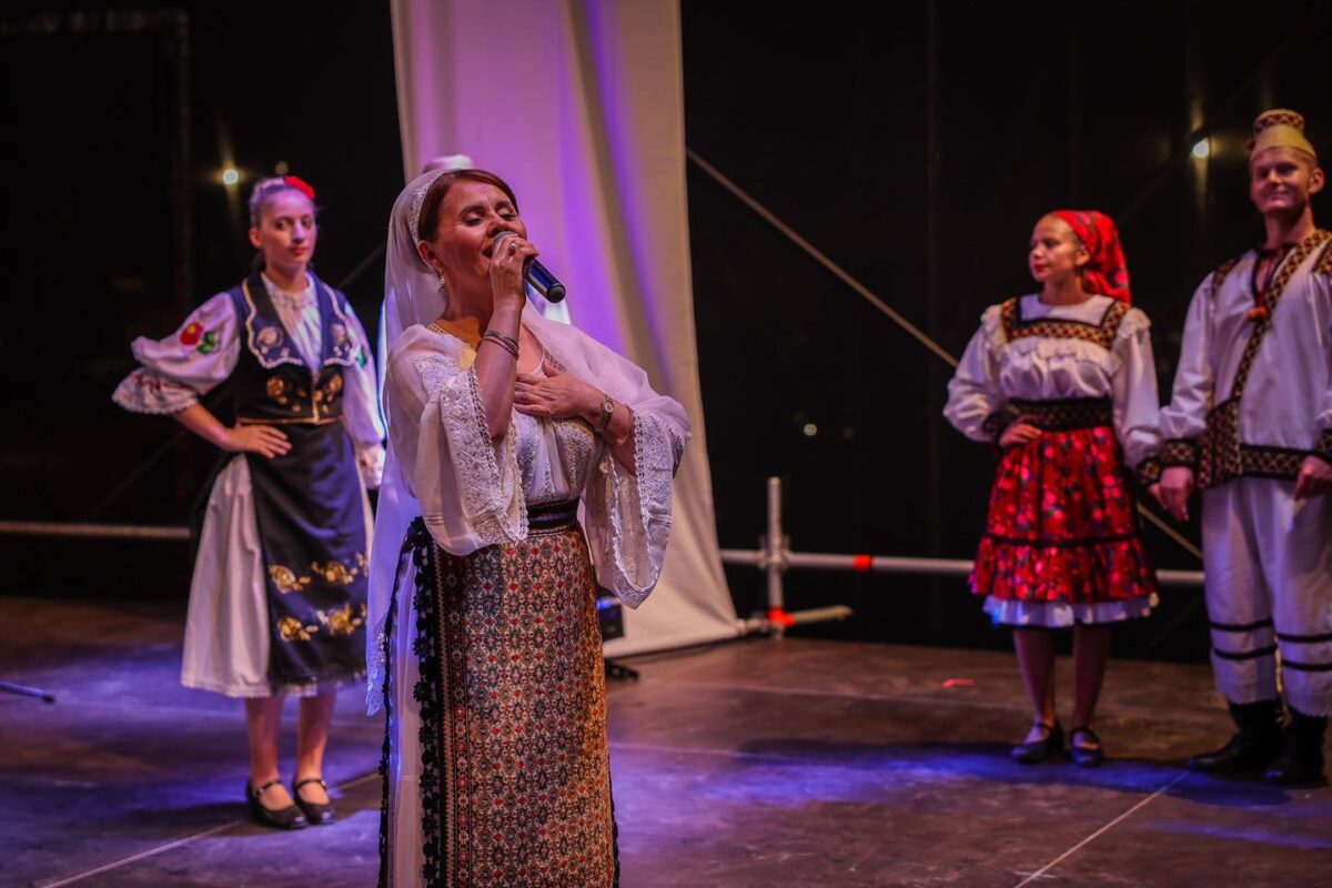 Scandalul între Niculina Stoican și Constantin Enceanu continuă. Artista trimite mesaje cu subînţeles