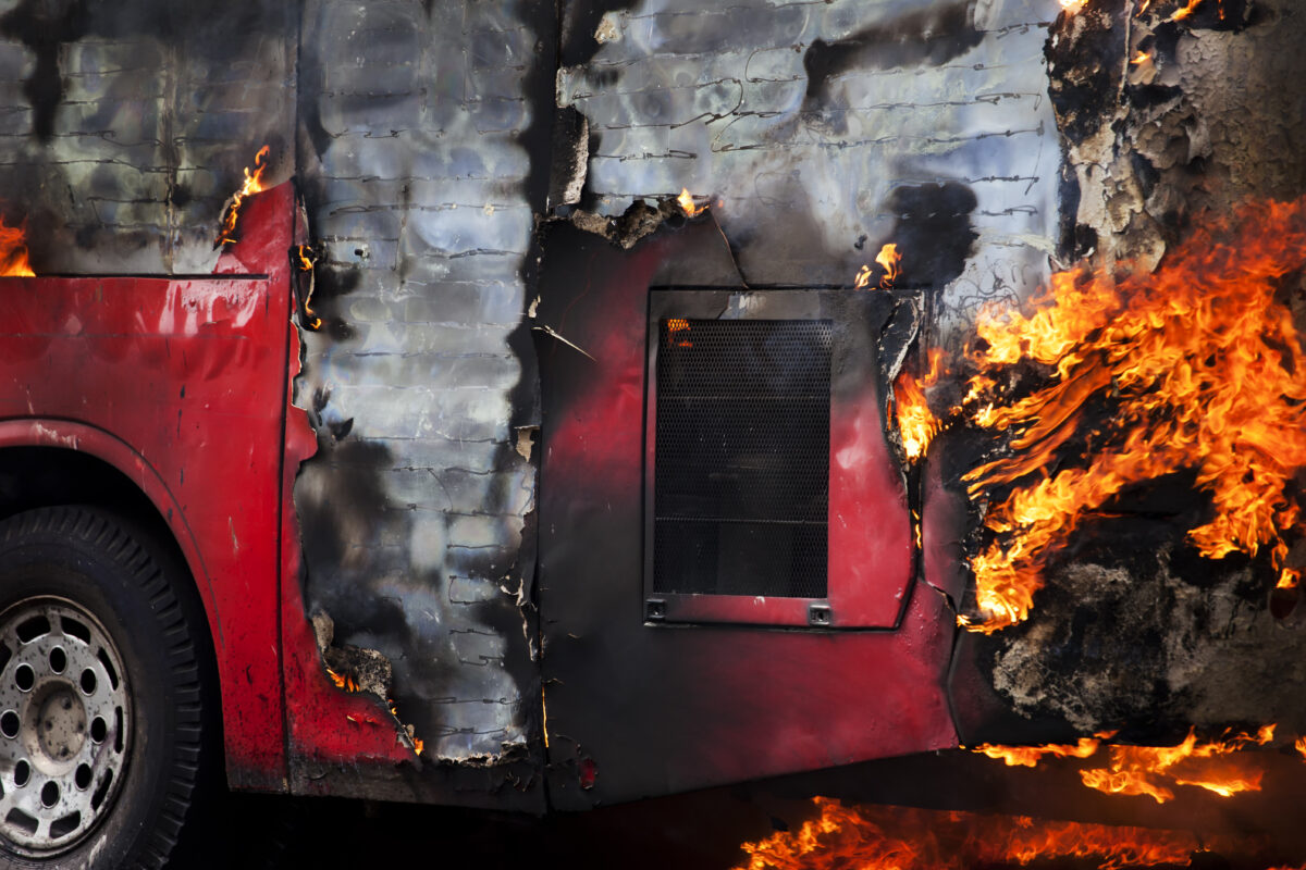 Un autobuz cu pasageri a luat foc în Germania