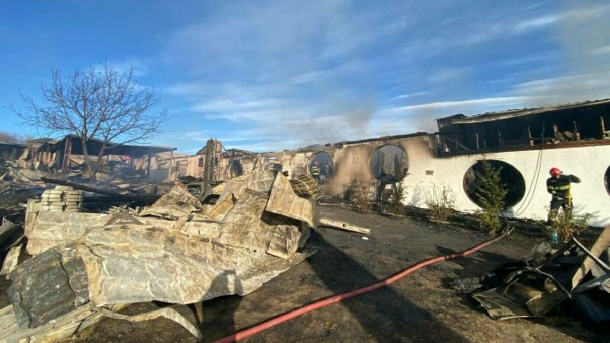 Incendiu la Ferma Dacilor. Bilanțul oficial al morților a crescut la șapte