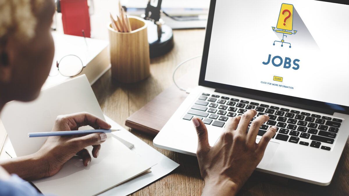 Capcana joburilor work from home. Mii de români înșelați de oferte fantomă