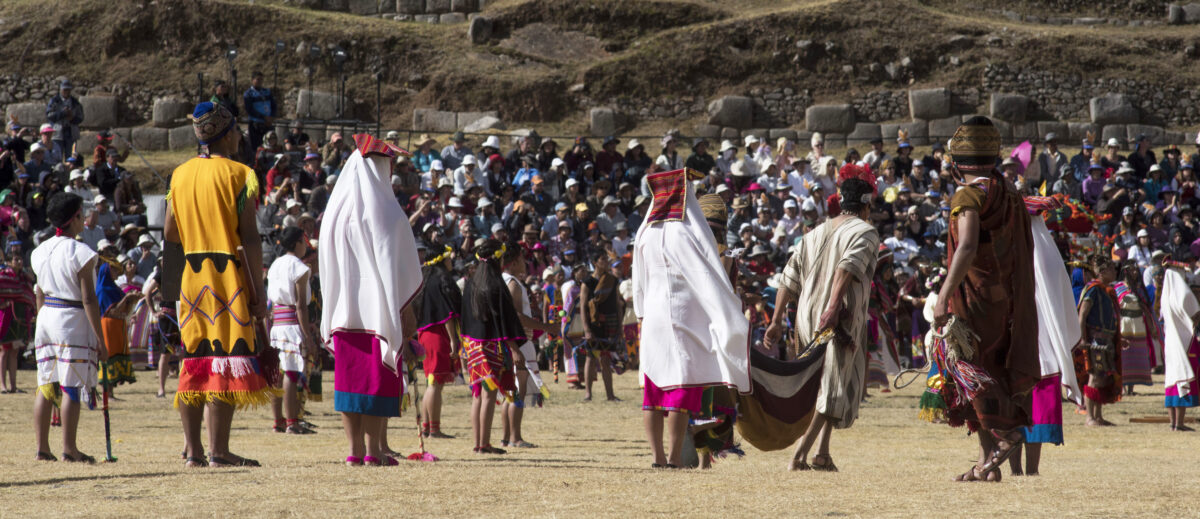 Tradiții care marchează începutul iernii. Ritualuri și festivaluri