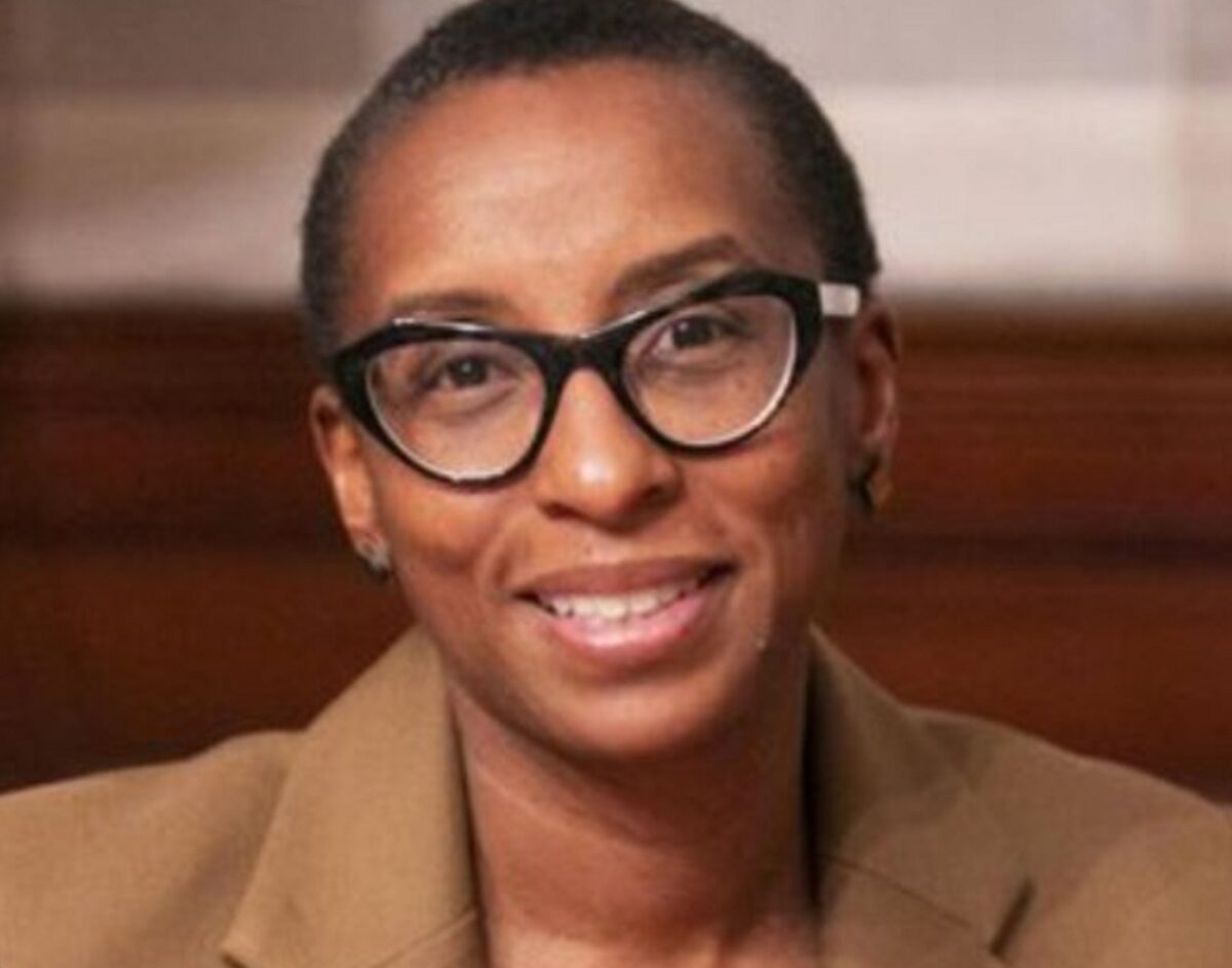 Președinta plagiatoare și susținătoare a antisemitismului de la Harvard dă vina pe „dreapta”