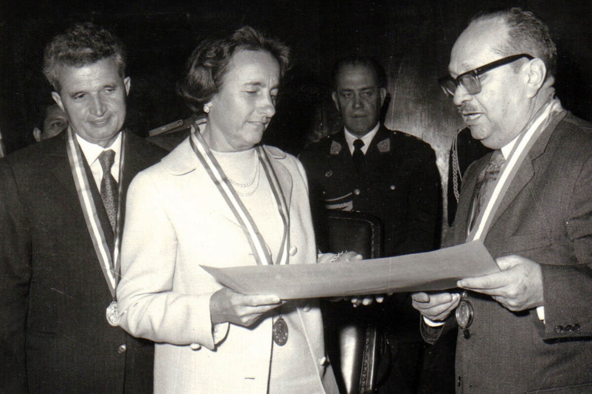 9 ianuarie 1990. Se deschide seiful Elenei Ceaușescu. Câți bani câștiga Nicolae Ceaușescu pe lună și ce diplome și bijuterii avea soția sa